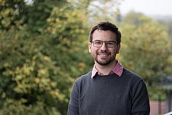  Dr. Alexander Wierzba